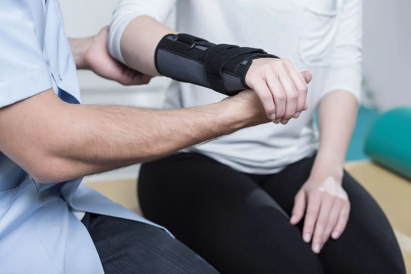 Wrist splint used for carpal tunnel syndrome