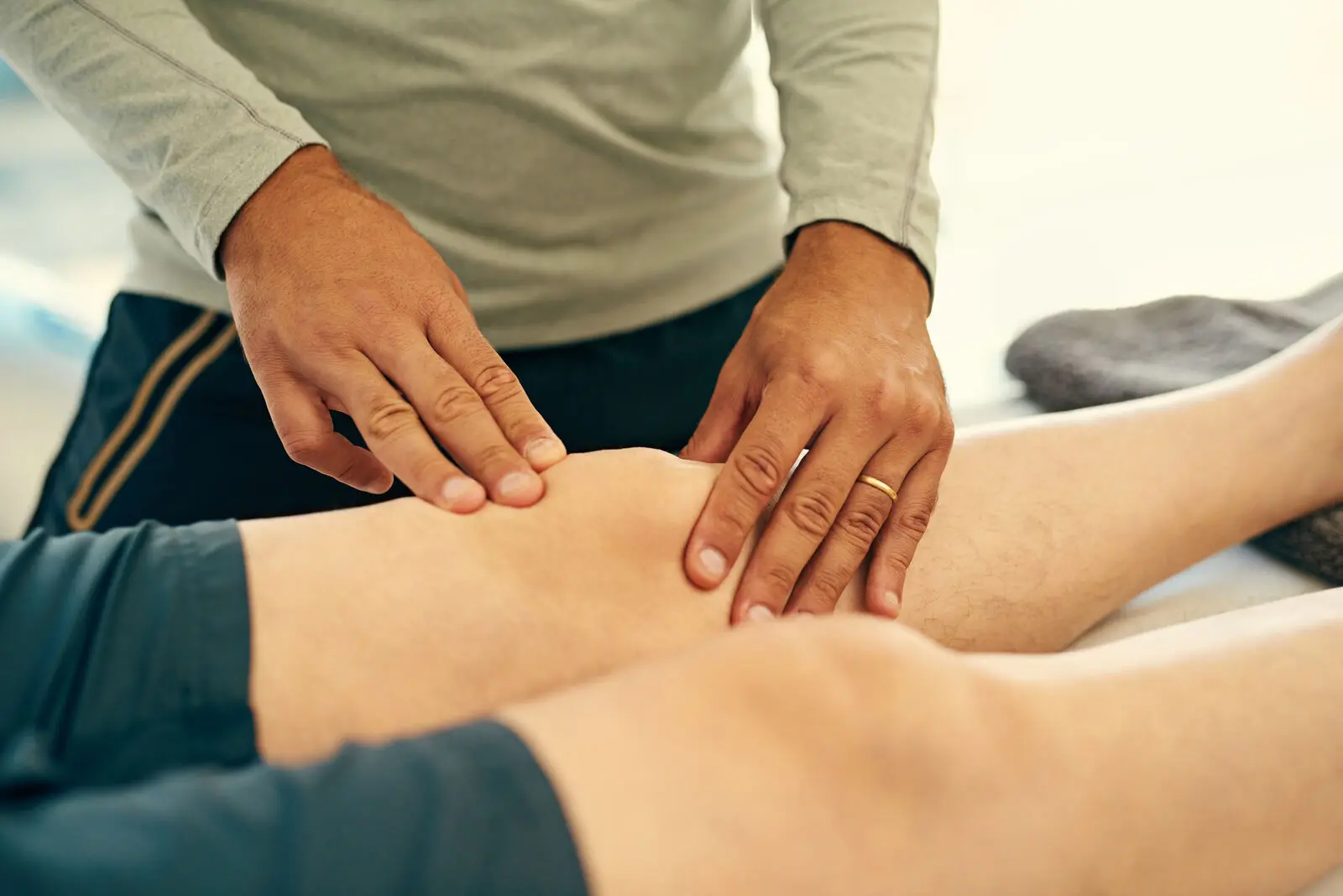 Close view of a bent knee associated with clicking and joint discomfort